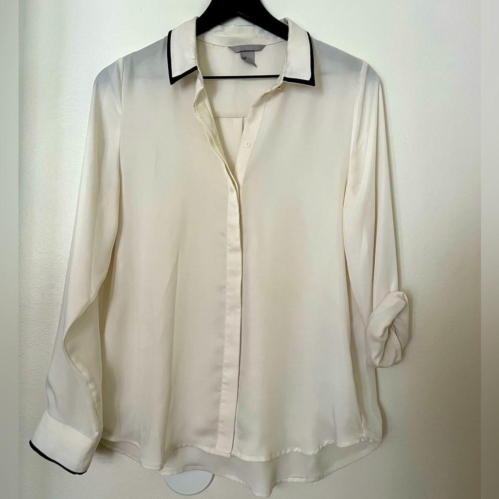 Cute H&M white shirt with black trim size S